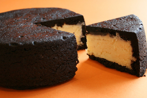 ファミーユ「まっ黒チーズケーキ」